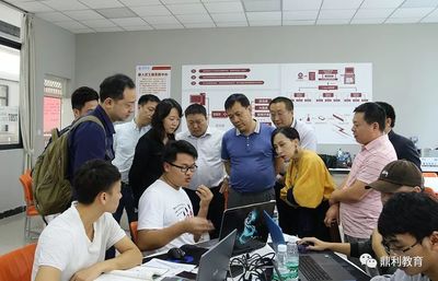 陜西職業(yè)技術(shù)學(xué)院領(lǐng)導(dǎo)蒞臨鼎利學(xué)院參觀交流